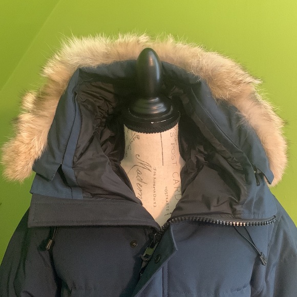 Canada Goose Carson Down Parka with Fur-Trim Hood - Picture 10 of 16